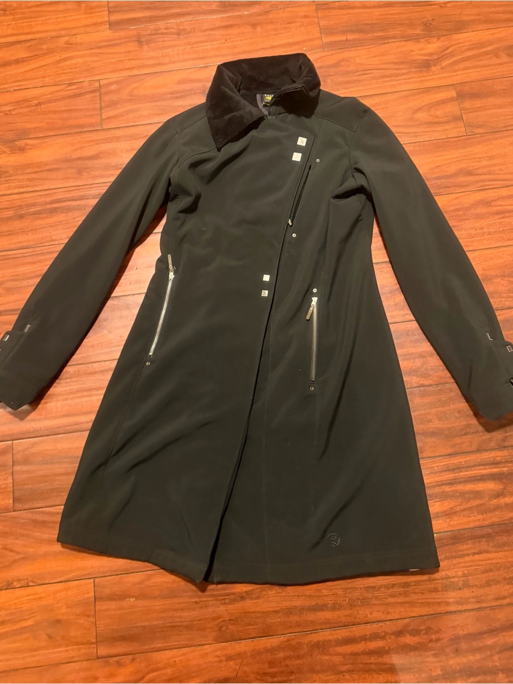 Mountain‎ Hardwear Coat Womens
MEDIUM Black Long Sherpa Collar
Faux Fur Lining